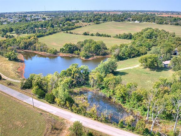 5th image of 215 N Cemetery Rd