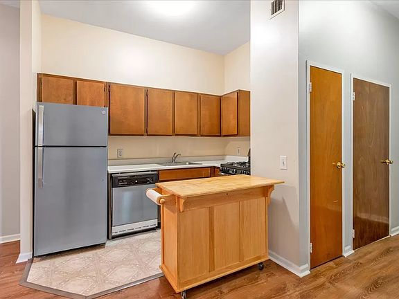 3rd image of 126 Saratoga Ave APT 1A