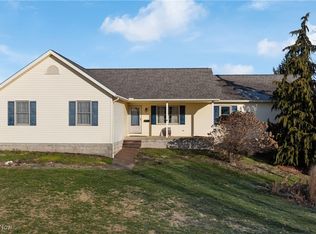 5773 Smith Kramer St NE, Hartville, OH 44632