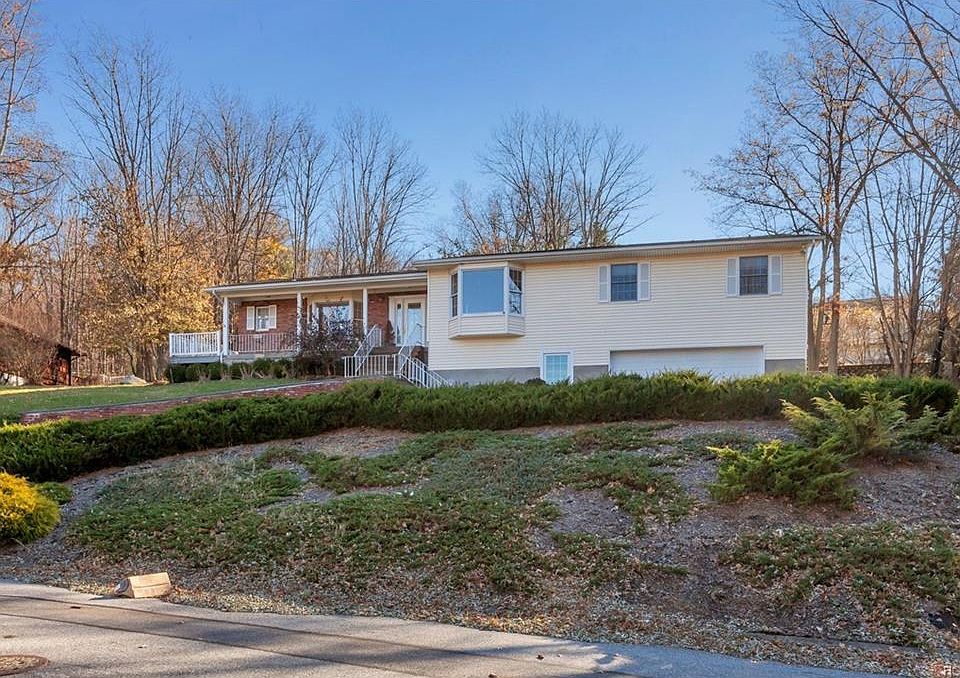 1st image of 12 Roanoke Dr