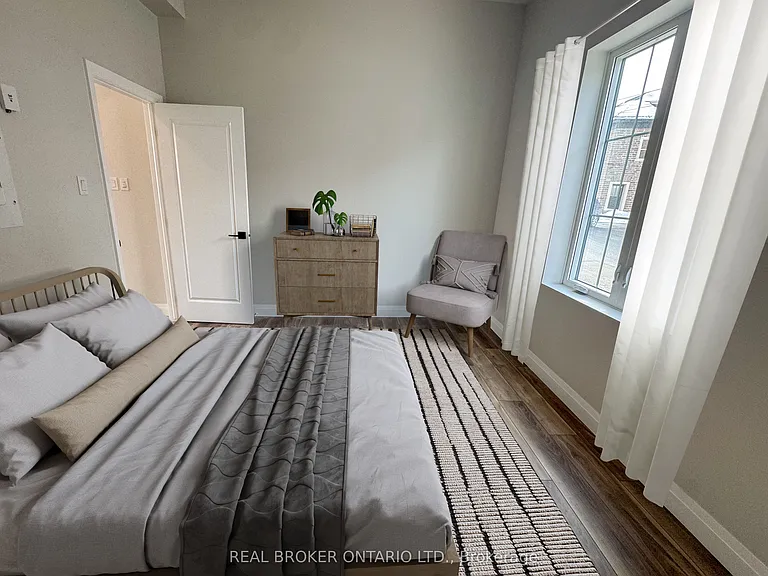8 Clothier St E #4 — Photo 19