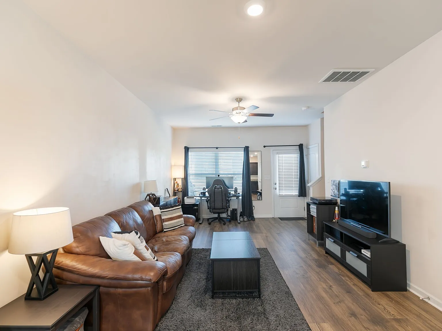 2 bed, 1277 sqft, $1,750 — Photo 2