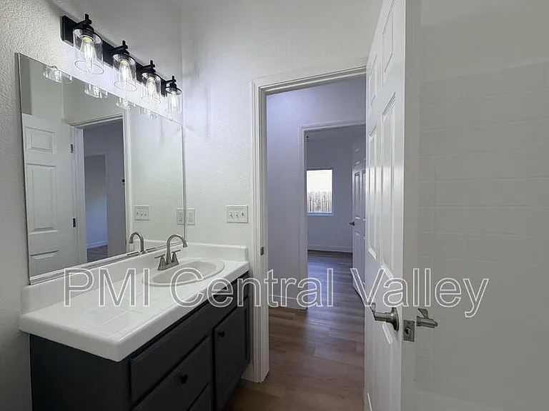 2210 Birchwood Ct — Photo 22