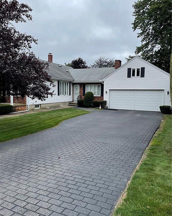 2nd image of 7 Belcourt Ave