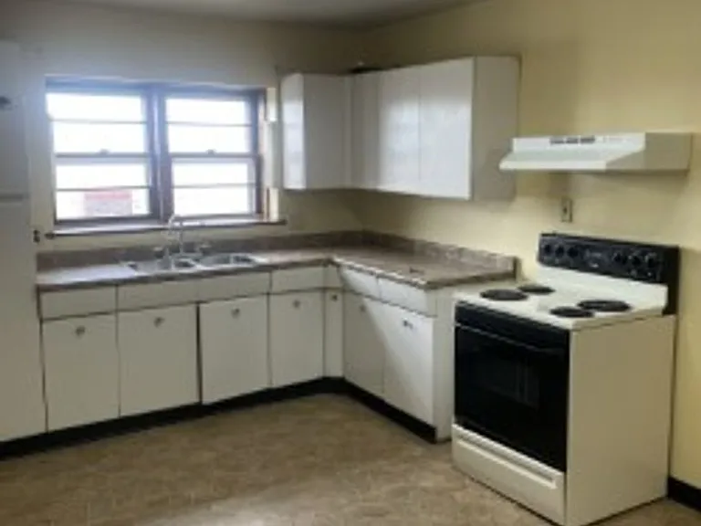 117 N Church St — Photo 9