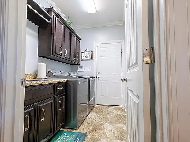 129 Belmont Dr — Photo 17