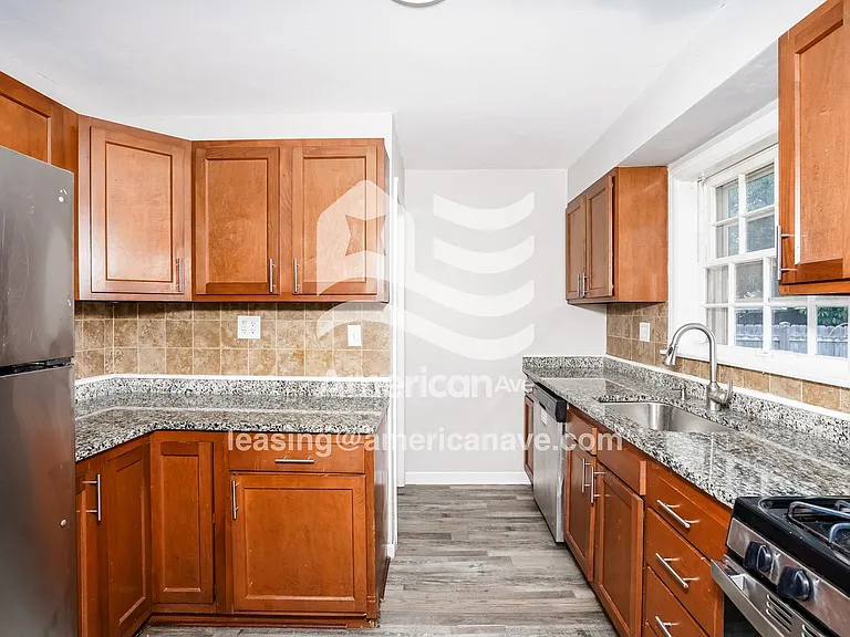 1326598_005_kitchen_6.jpg