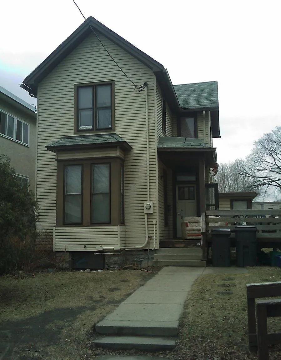 5 bed, $1,600 — Photo 1
