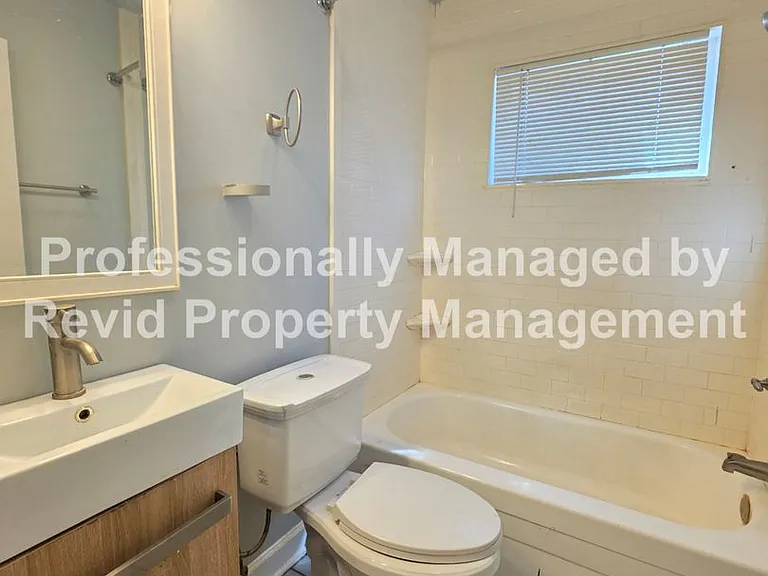 1632 Monroe Ave. — Photo 15