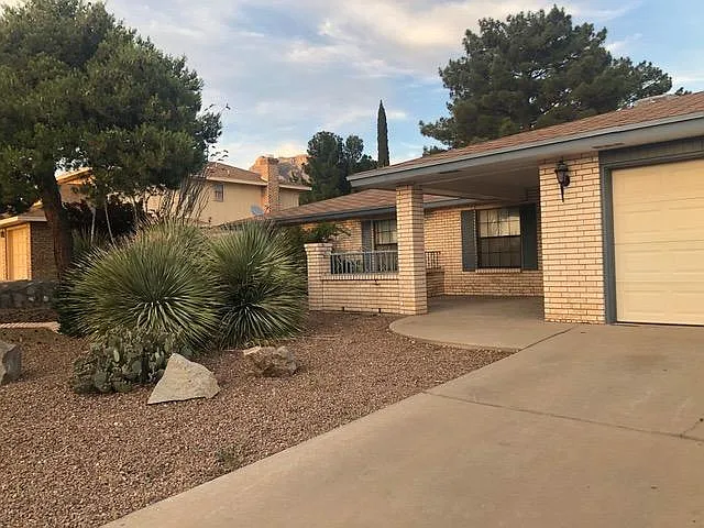 744 Cresta Mira Dr — Photo 2