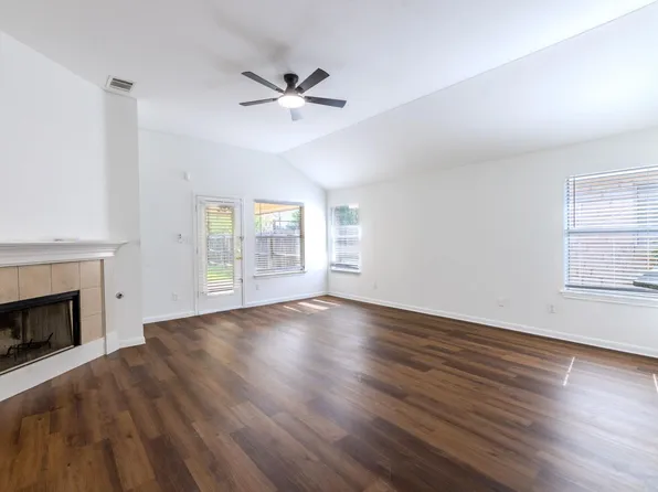 220 N Crossing Trl, Round Rock, TX 78665