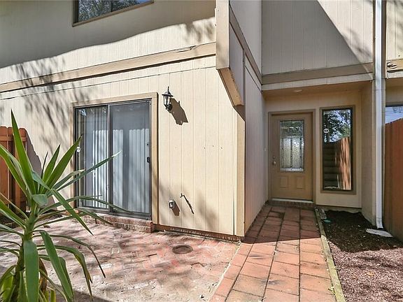 2nd image of 109 10th St Unit 109