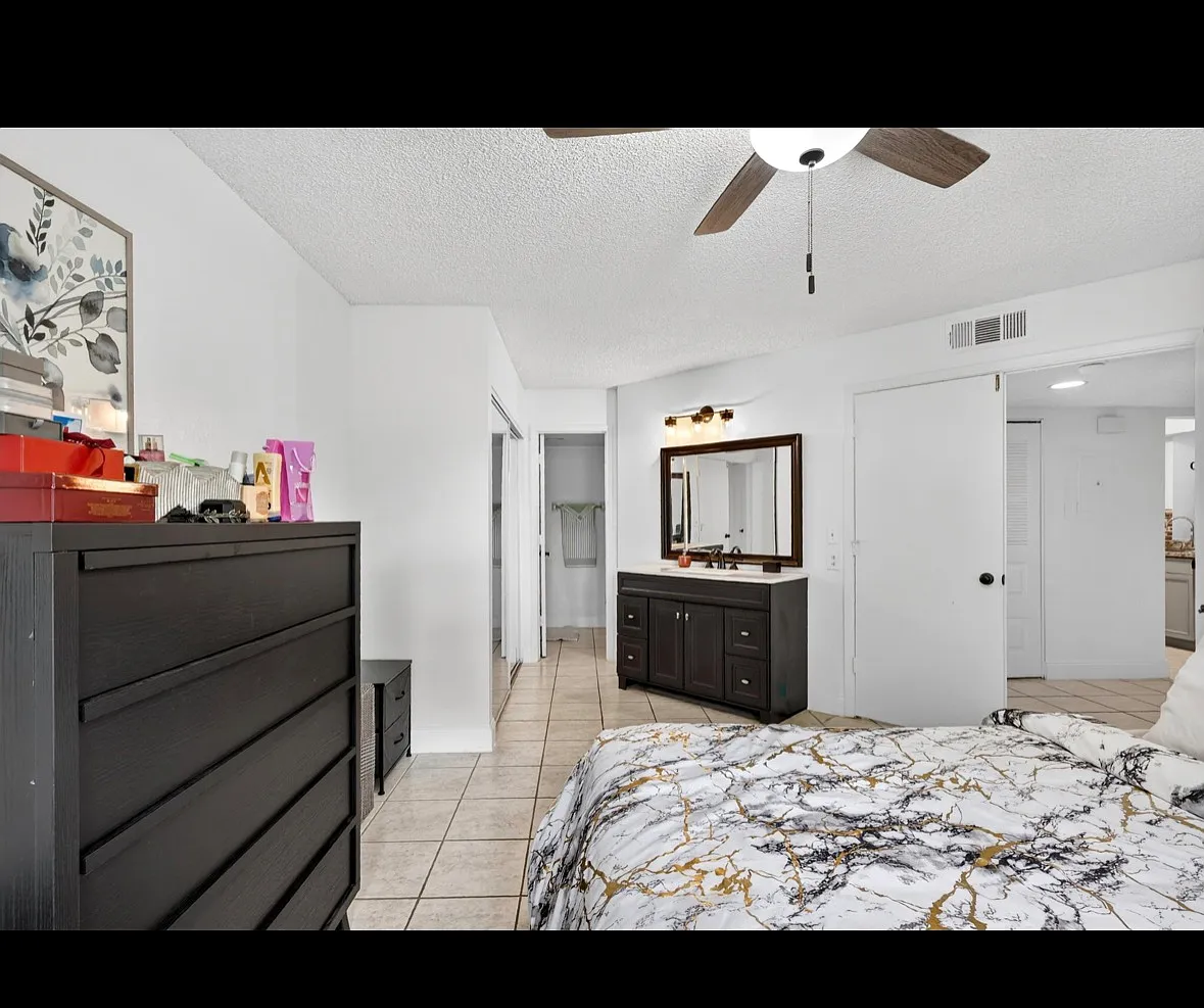 2 bed, 886 sqft, $1,700 — Photo 1