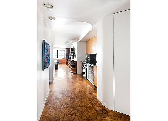 Sold by Warburg | media 6