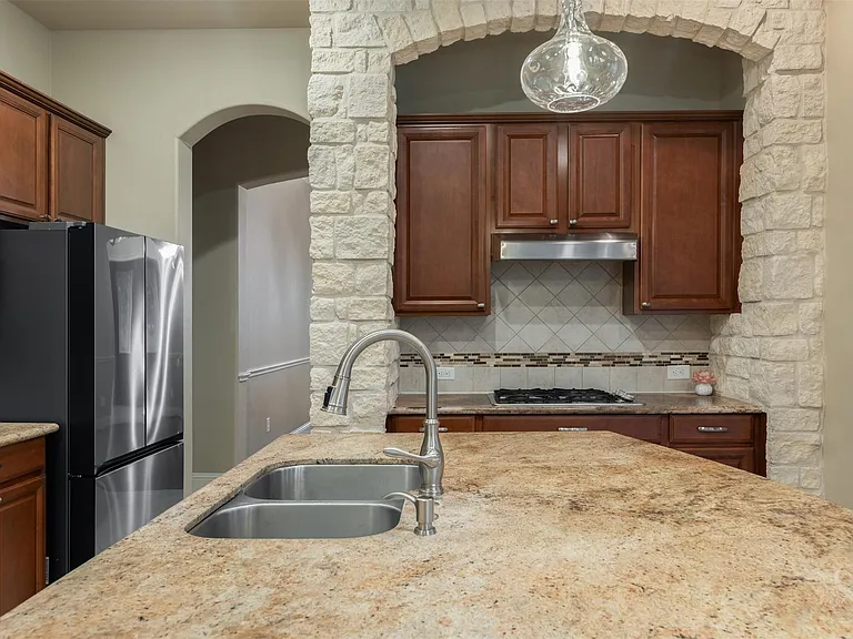32611 Waltham Xing — Photo 19