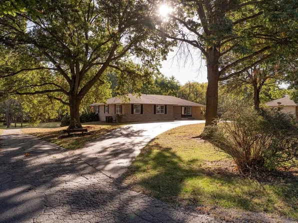 19 Skyline Dr, Adrian, MO 64720