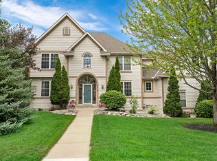 8218 Enclave Rd, Woodbury, MN 55125