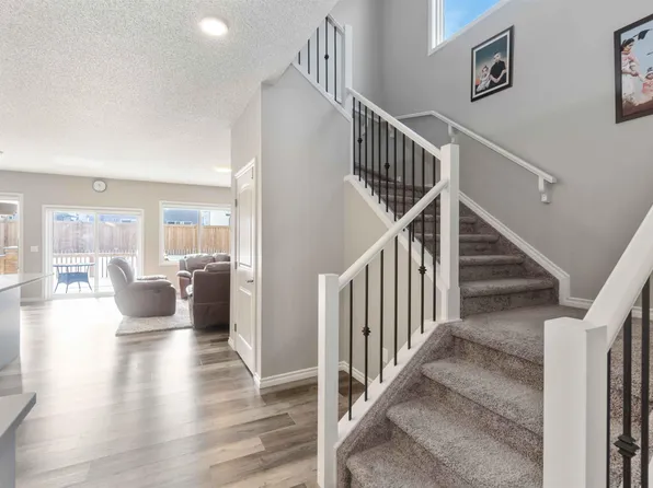 435 41st Ave NW, Edmonton, AB T6T 2G2