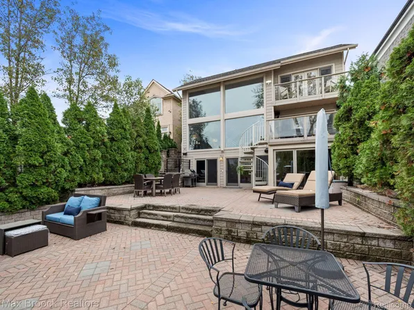 2380 Walnut Lake Rd, West Bloomfield, MI 48323
