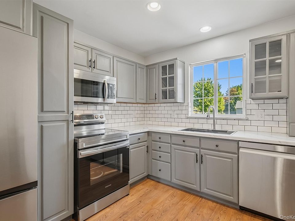 1st image of 302 Ashbury Way