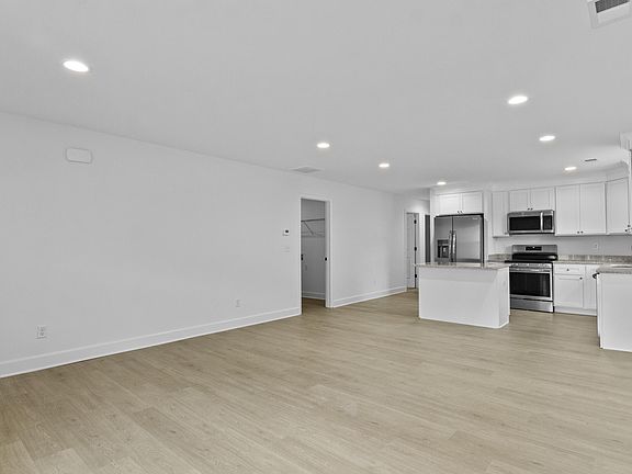 5th image of 765 Harrison Trce
