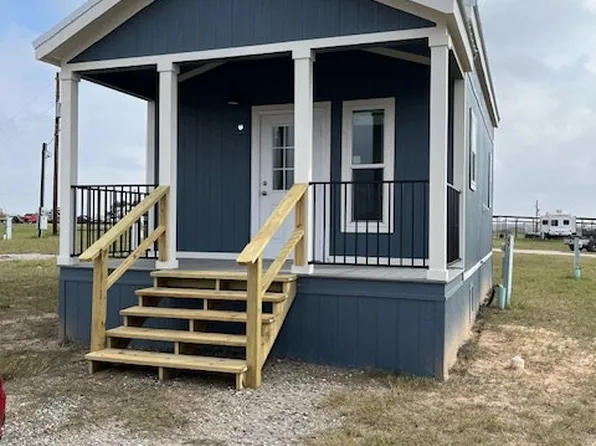 404 Euel Moore Dr #18, Kingsland, TX 78639