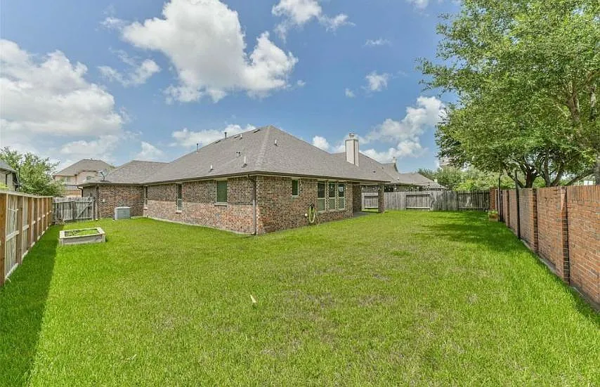 3 bed, 2.5 bath, 2587 sqft, $3,500 — Photo 3