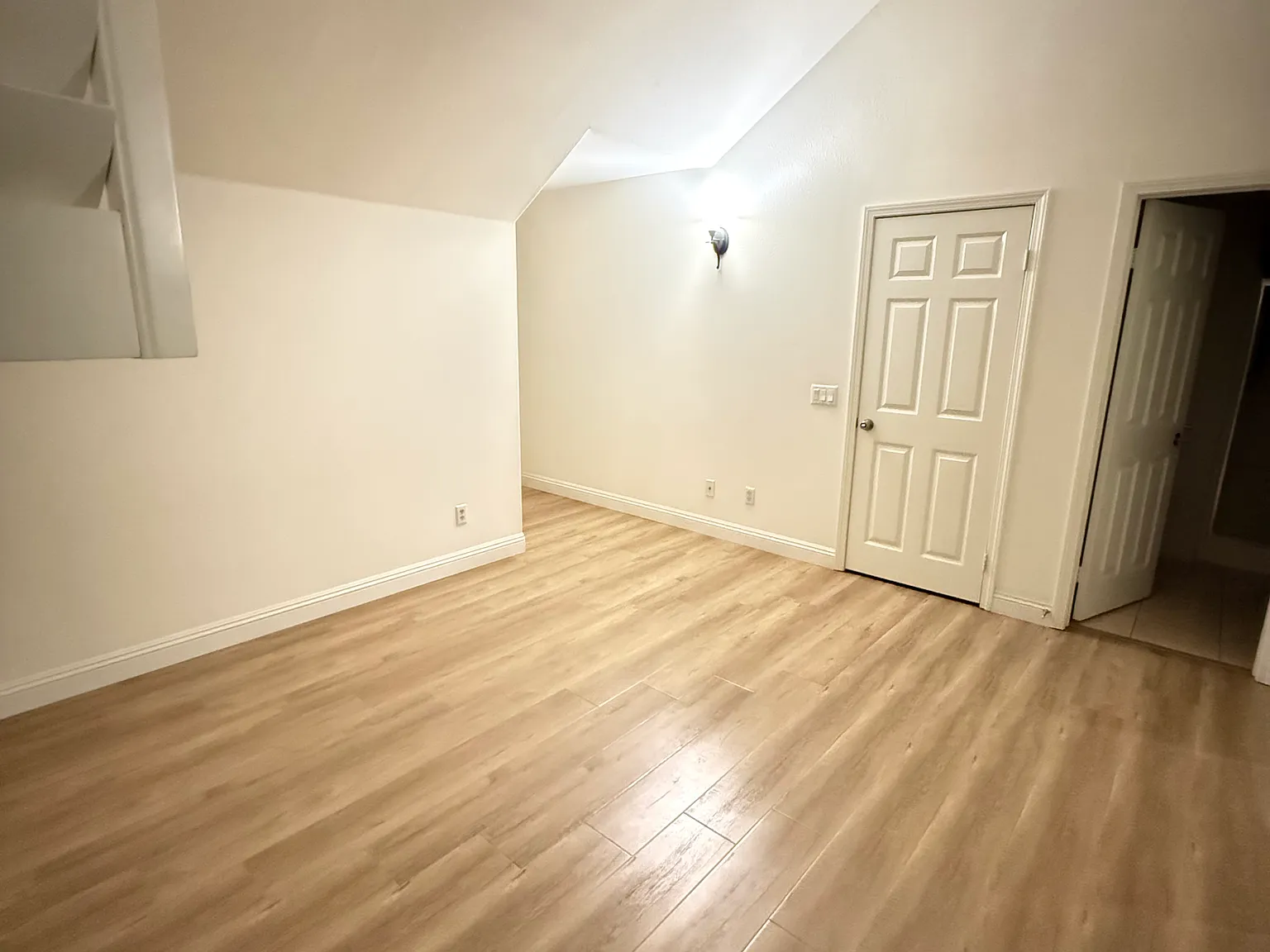 6 bed, $1,299 — Photo 2