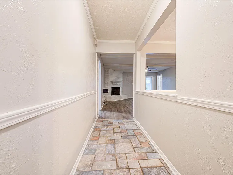 2126 Fir Springs Dr — Photo 3