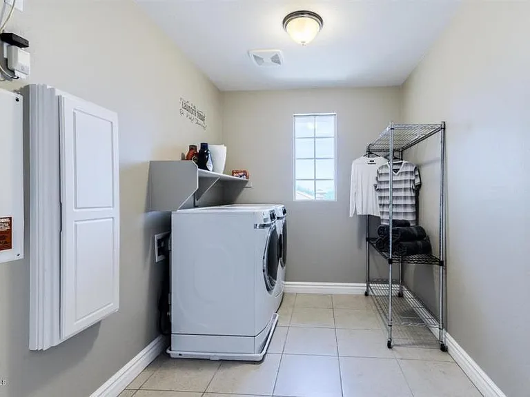 5104 S Salk Ln — Photo 6
