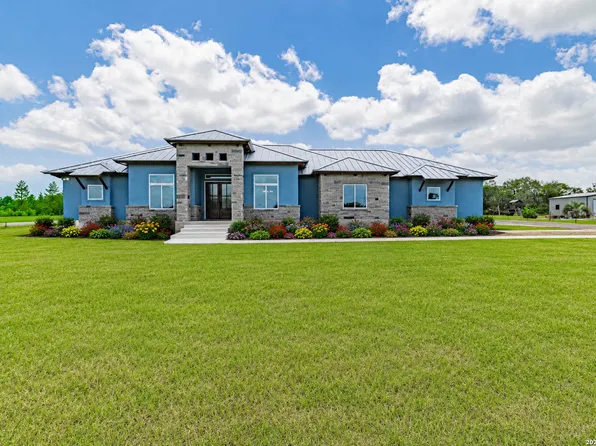 731 County Road 356, Adkins, TX 78101