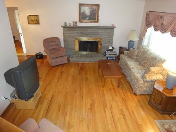 3rd image of 744 Tiffany Ave