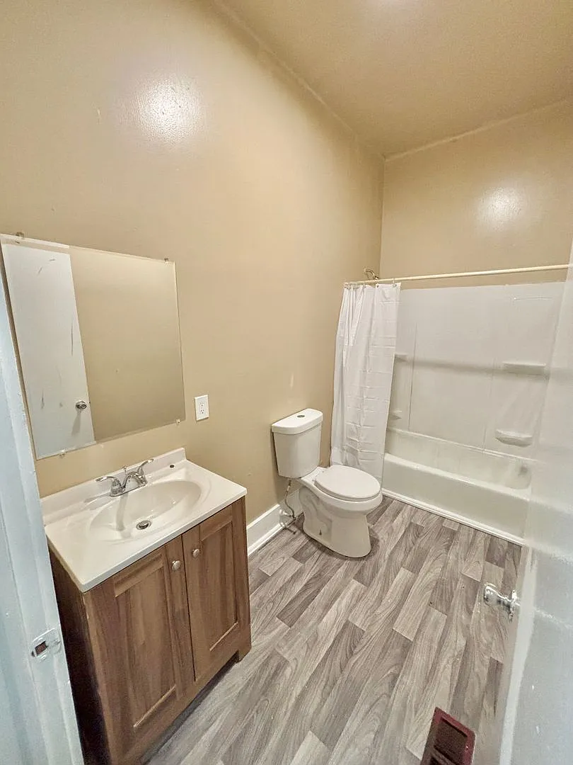 239-255 Reynolds St/112 Bartlett St — Photo 3