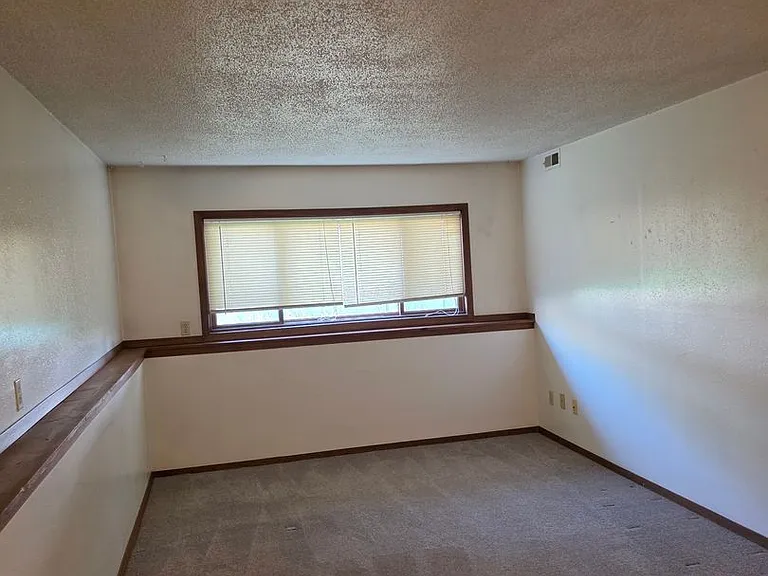 4601 E Clark St — Photo 4