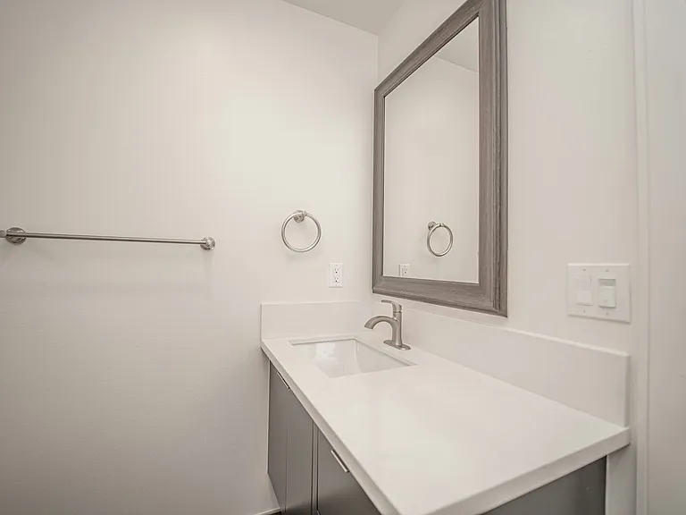 1321 Bates Ave #1323-1/2 — Photo 17