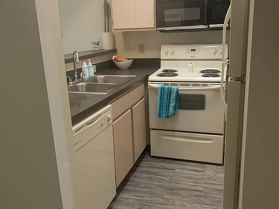 2nd image of 405 SE 2nd Ave Ste 5