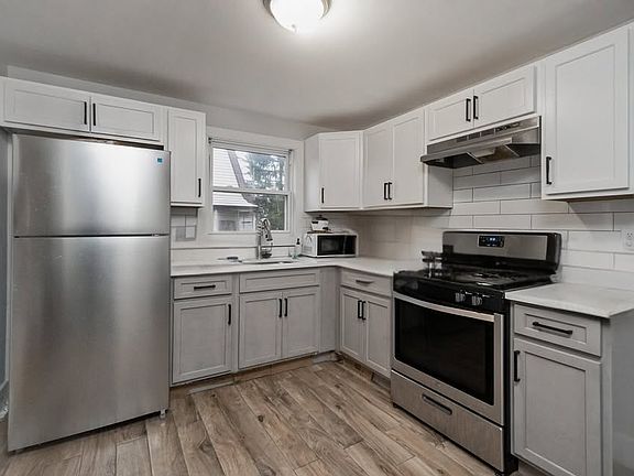 3rd image of 467 Fairview Ave Floor 1