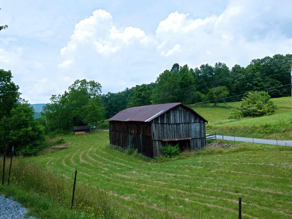 1 Fairview Rd, Hampton, TN 37658