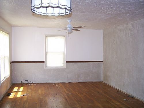 3rd image of 2745 Chatham Dr
