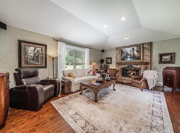 3rd image of 2400 Bennington Ct