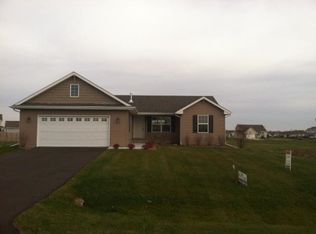 375 Red Tail Dr, Davis Junction, IL 61020
