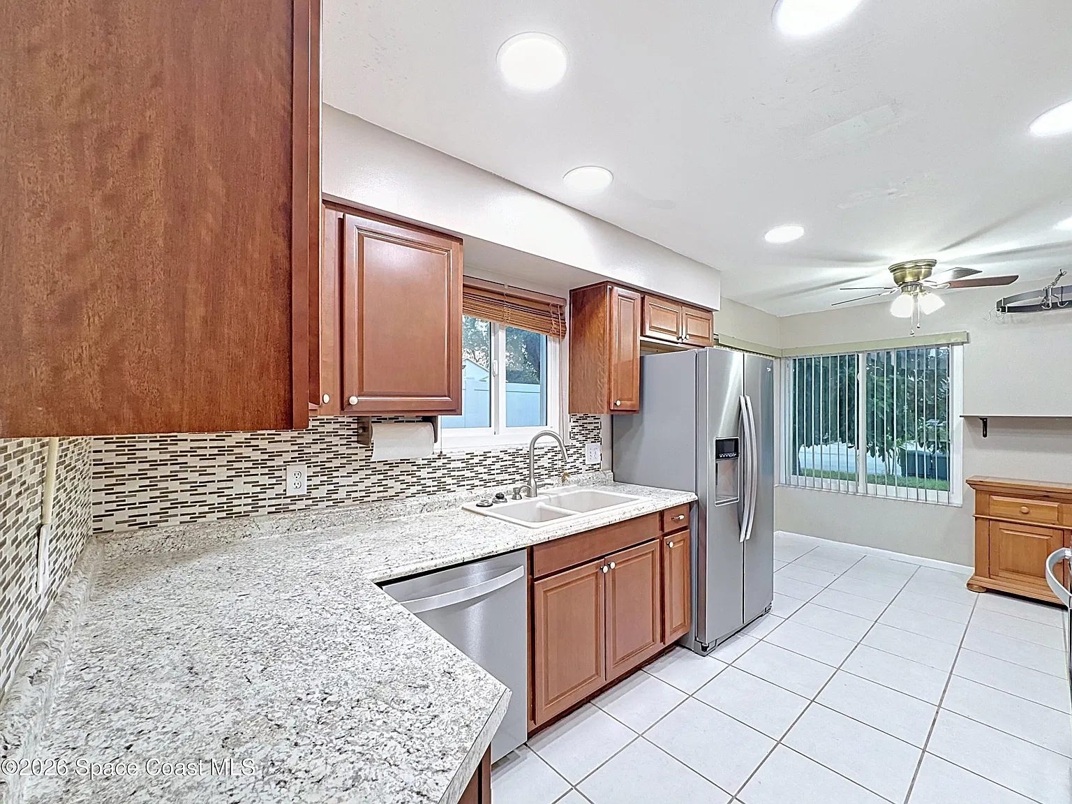3 bed, 2.5 bath, 1391 sqft, $2,000 — Photo 2
