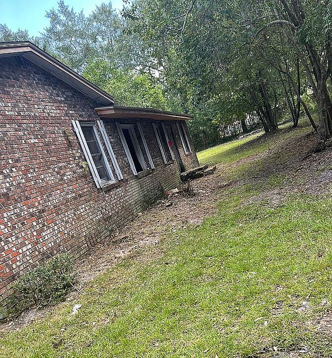 2nd image of 204 Johnson Ln