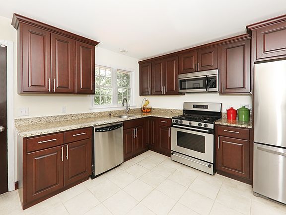 5th image of 31 Salem Ln