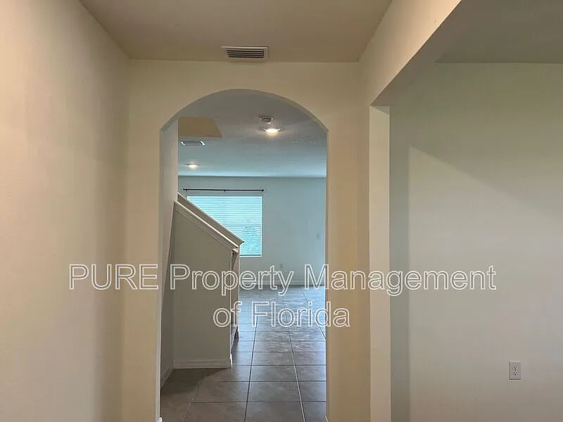 5 bed, 3.0 bath, 2605 sqft, $2,395 — Photo 4