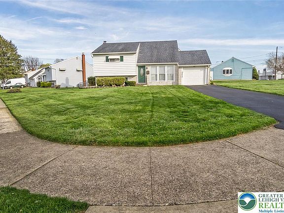 5th image of 2273 Vista Dr