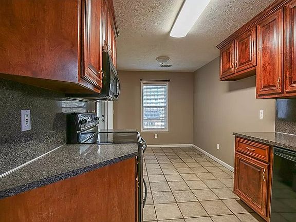 5th image of 339 W Pine Dr