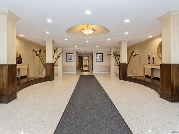 4th image of 410 E Broadway #2F