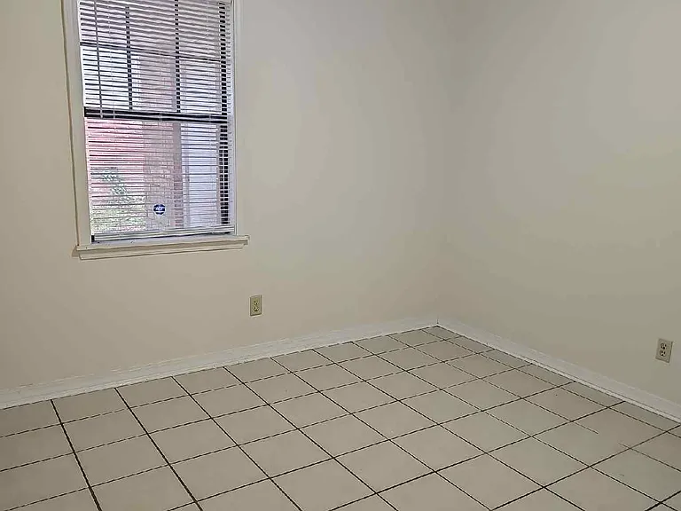 509 Vernon St — Photo 4