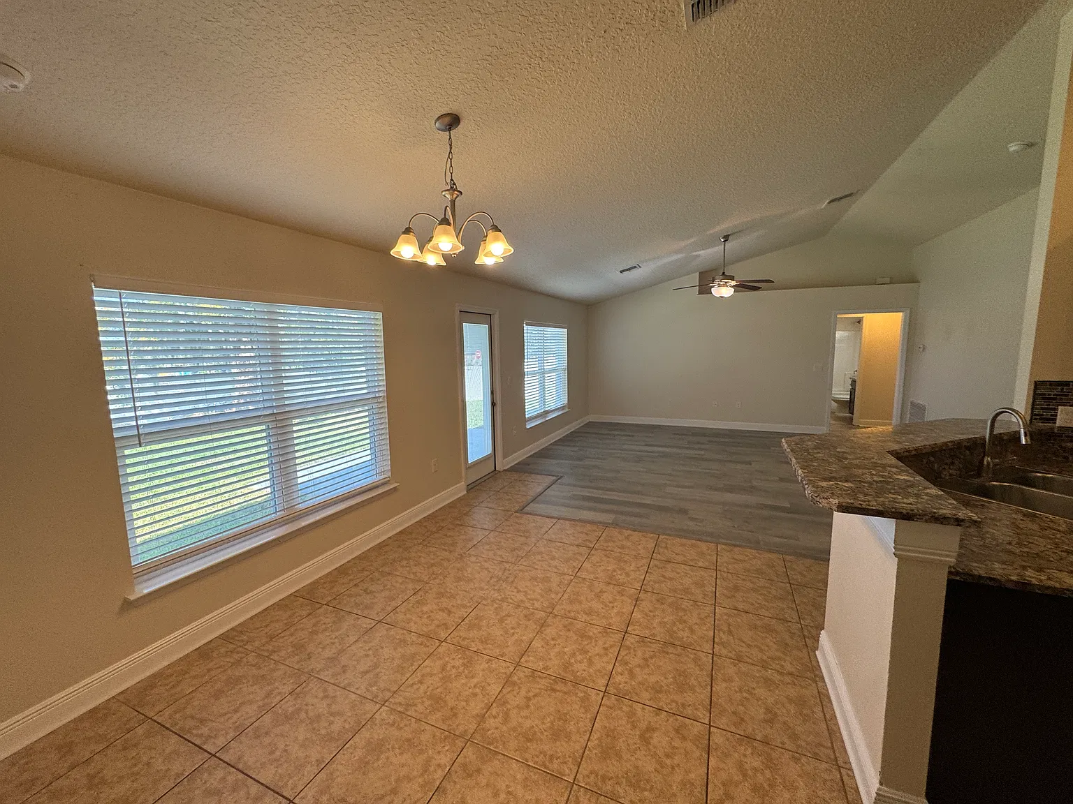 Beautiful 4 Bed 2 Bath Custom Home In Downtown Leesburg — Photo 4